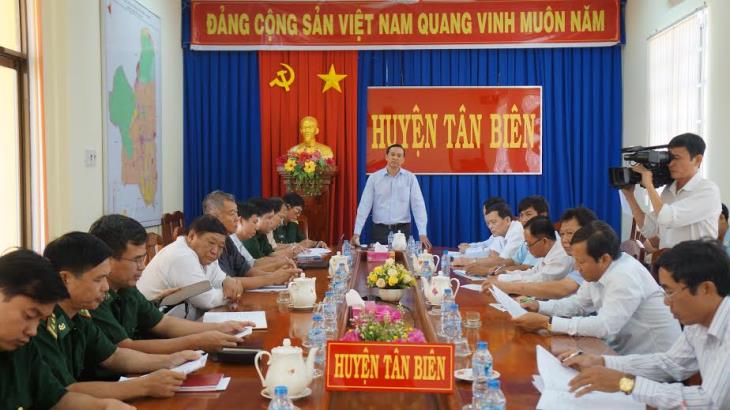 Tiếp tục kiểm tra công tác chống buôn lậu, gian lận thương mại trước Tết Bính Thân 